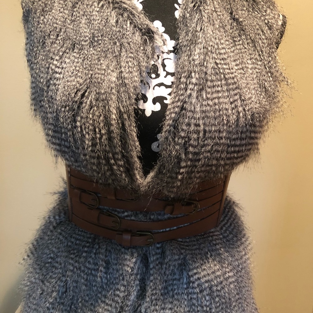 Feaux fur vest